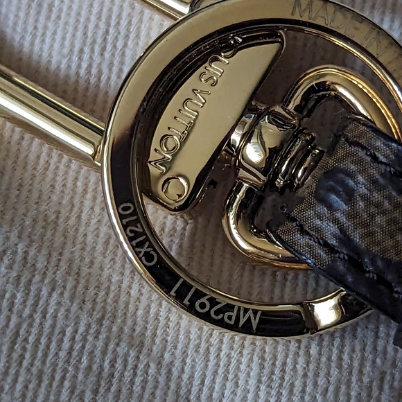 LV Game On Heart Bag Charm/Key Holder - Picture 7 of 8